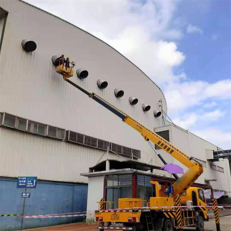 珠海高空作业车出租服务：专业广告牌安装解决方案