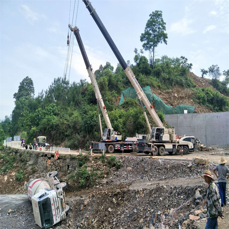 珠海汽车掉沟里叫吊车救援要多少钱